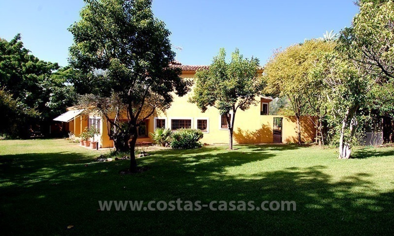 Te koop: Villa in Andalusische stijl naast golfclub te Estepona - Marbella 37