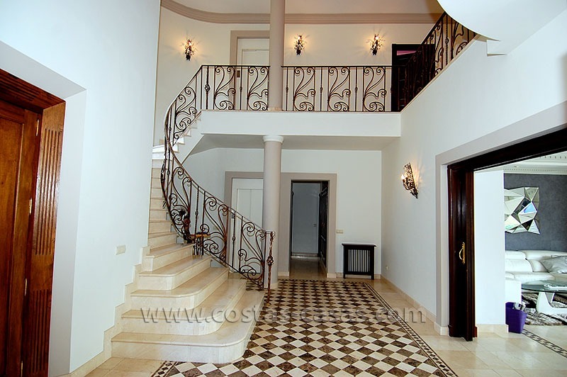 Te koop. Exclusieve villa in Andalusische stijl te Marbella - Benahavís