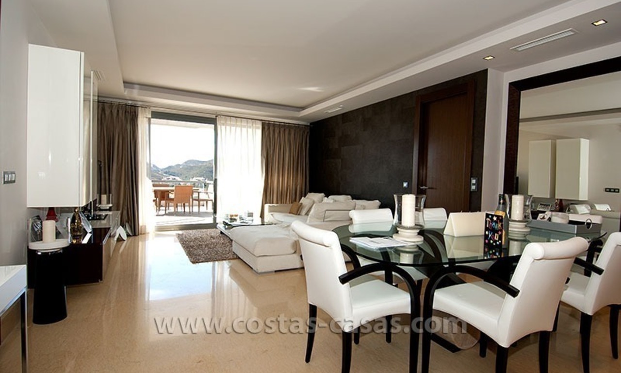 Modern, luxe golf appartement te koop tussen Marbella en Benahavis 5