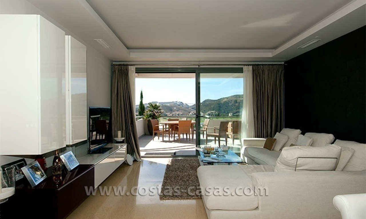 Modern, luxe golf appartement te koop tussen Marbella en Benahavis 6