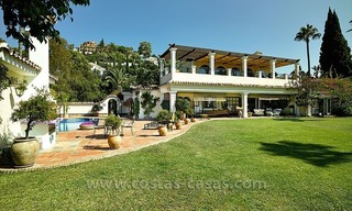 Te koop: Exclusieve villa in Andalusische stijl te Marbella – Benahavís 2