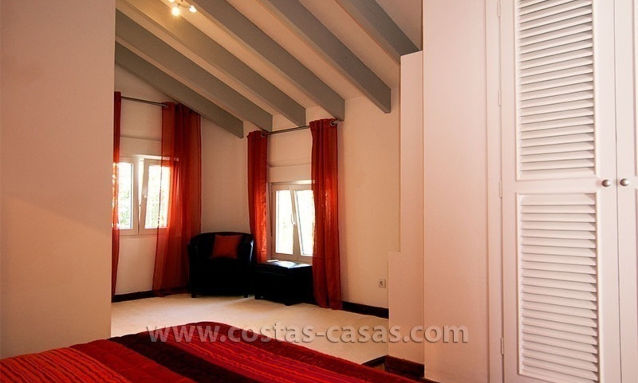 Te koop: Ruime, volledig toegeruste en gerenoveerde villa in Marbella stad 25