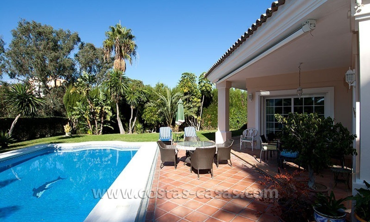 Te Koop: Grote, goed onderhouden villa tussen Marbella en Estepona 0