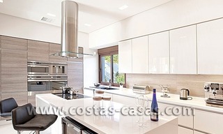 Te koop: Uitzonderlijk goed gelegen, nieuwe luxe villa in Nueva Andalucía, Marbella 4