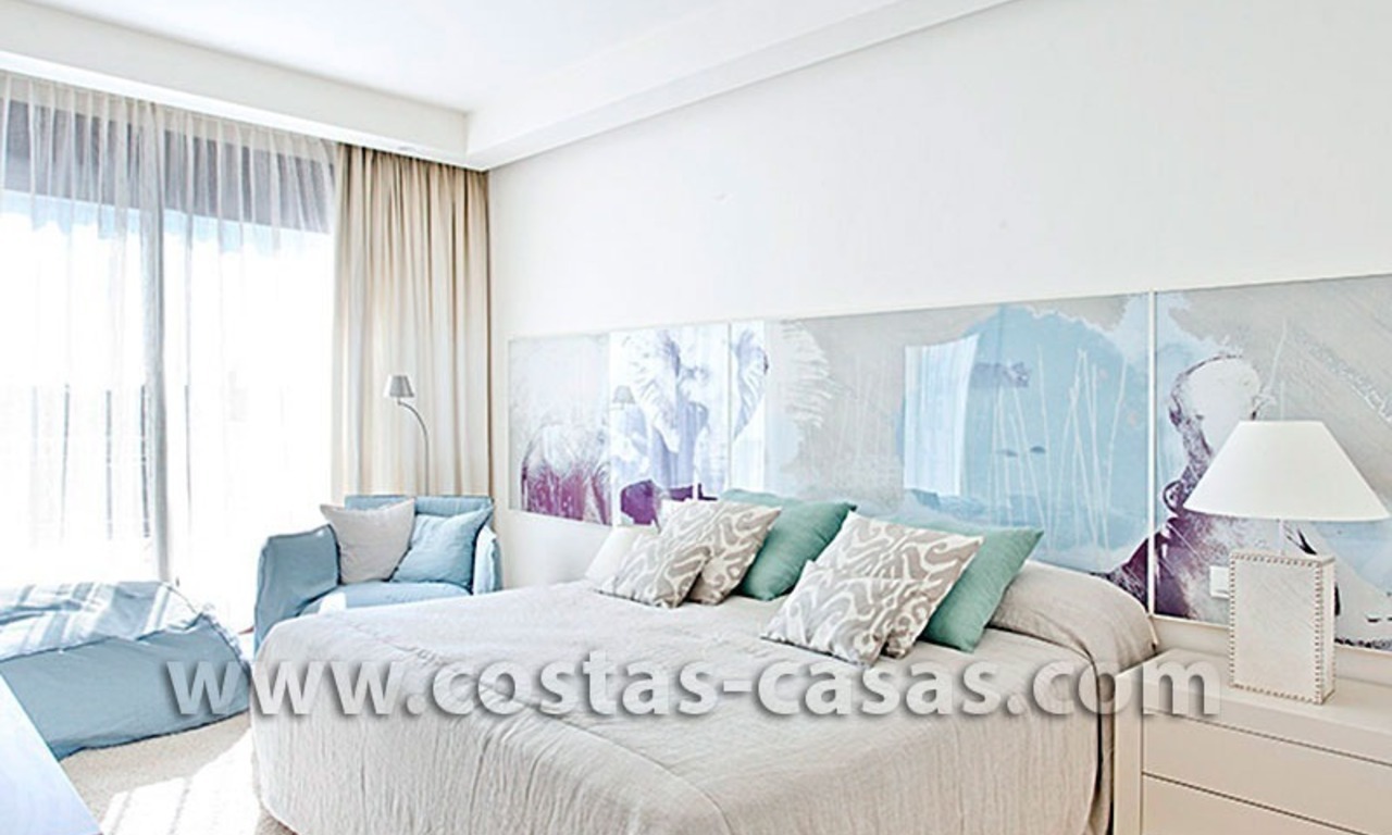 Te koop: Uitzonderlijk goed gelegen, nieuwe luxe villa in Nueva Andalucía, Marbella 11