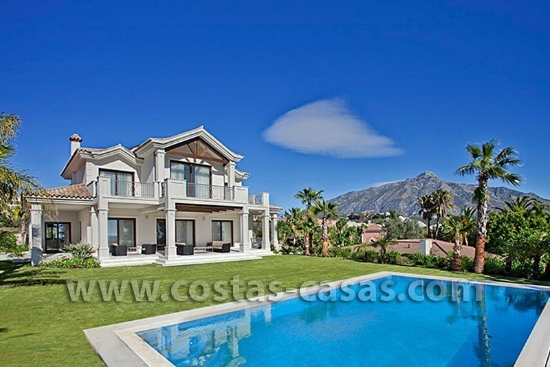 Te koop: Uitzonderlijk goed gelegen, nieuwe luxe villa in Nueva Andalucía, Marbella