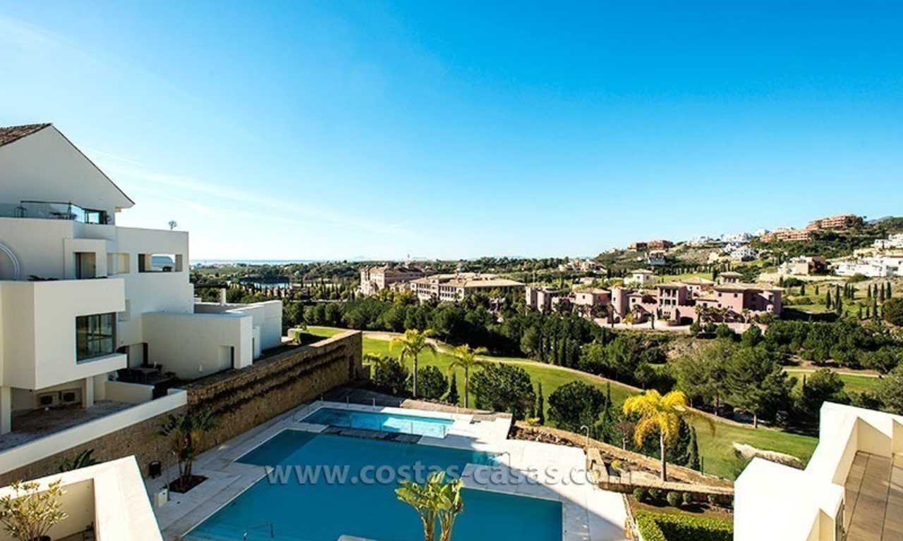 Te koop: Luxe, modern eerstelijns golfappartement te koop op een 5-sterren golfresort in de driehoek Marbella – Benahavís – Estepona 1
