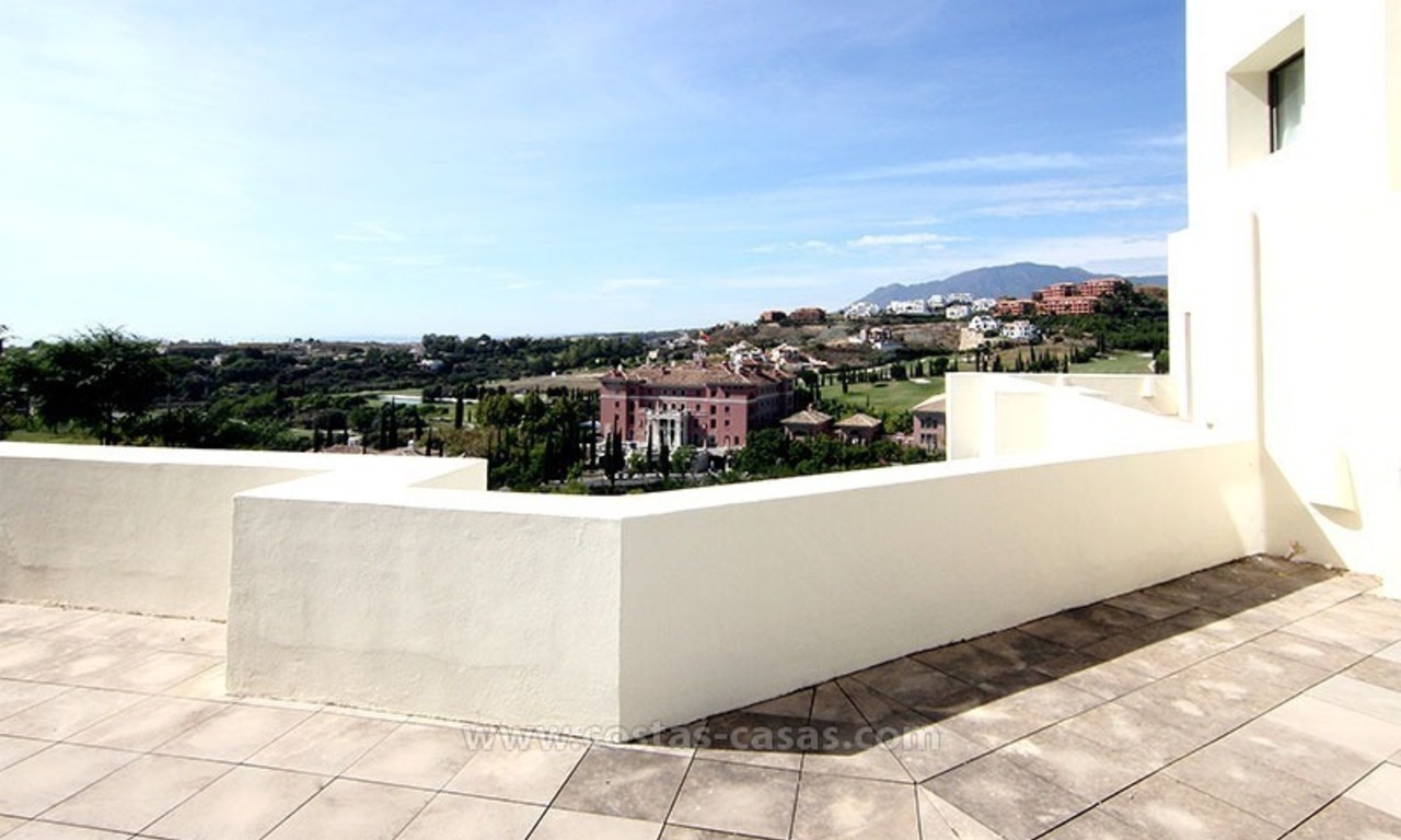Te koop: Luxe, modern eerstelijns golfappartement te koop op een 5-sterren golfresort in de driehoek Marbella – Benahavís – Estepona 14