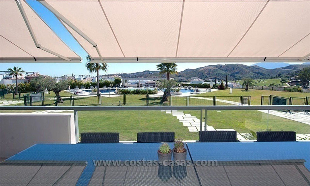 Te koop in het gebied van Marbella en Benahavís: modern, luxe golf appartement 0