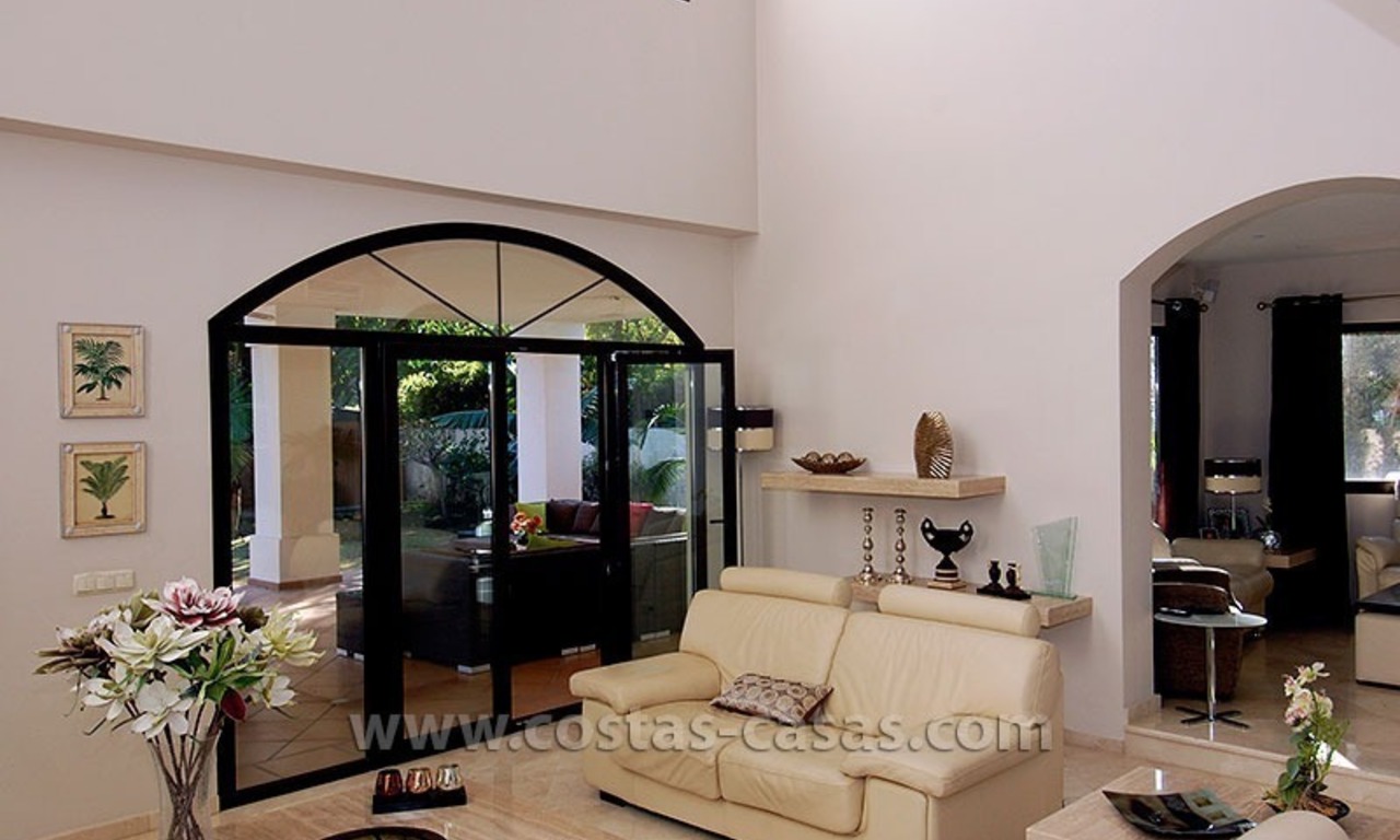 Te koop: Grote modern luxueuze villa nabij het strand in Marbella 13