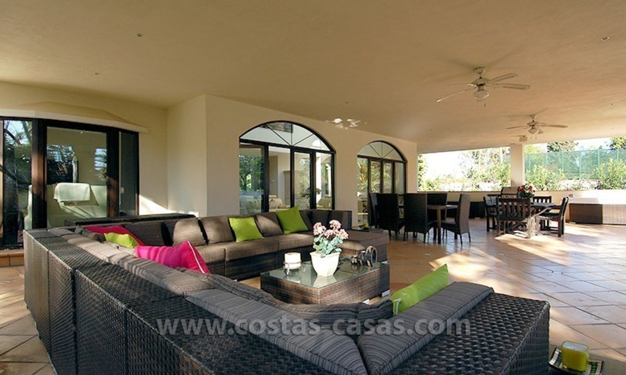 Te koop: Grote modern luxueuze villa nabij het strand in Marbella 3