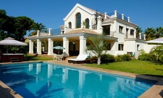 Te koop: Grote modern luxueuze villa nabij het strand in Marbella 0