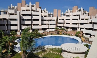 Moderne appartementen en penthouses te koop, eerstelijnstrand complex op de New Golden Mile, Marbella - Estepona 4