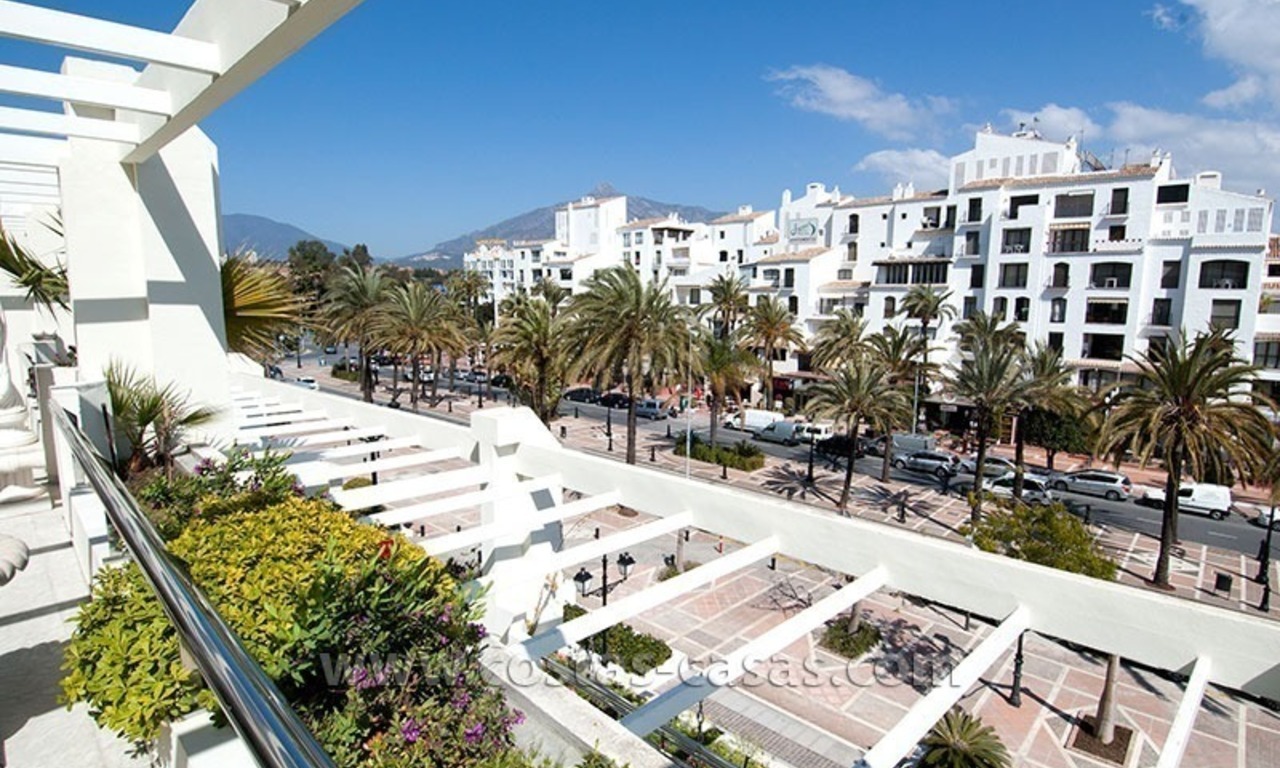 Te koop: Exclusief appartement in Playas del Duque – eerstelijns strandcomplex te Puerto Banús, Marbella 1