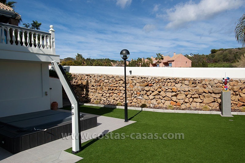 Grote en volledig gerenoveerde, moderne villa te koop in Nueva Andalucía, Marbella 3
