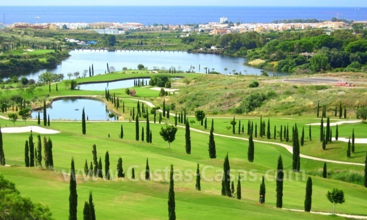 Nieuw luxe vakantie appartement te huur in moderne stijl in golfresort, Marbella – Benahavis, Costa del Sol 18