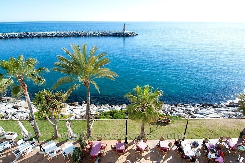 Te koop: hoekappartement direct aan het strand in Puerto Banús, Marbella