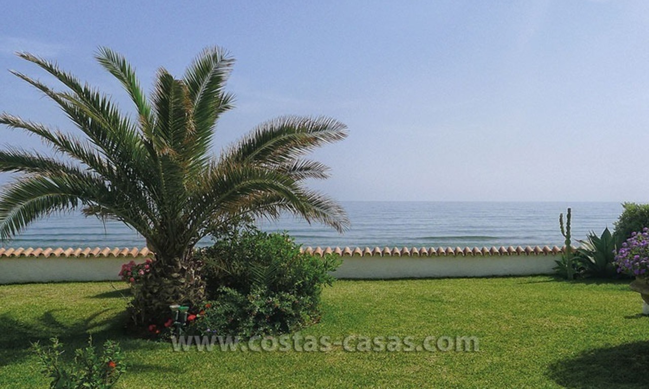 Eerstelijns strand villa te koop in Marbella 5
