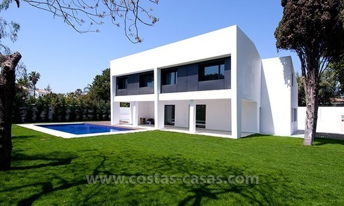 Niewe moderne luxe villa te koop vlakbij het strand in Marbella 