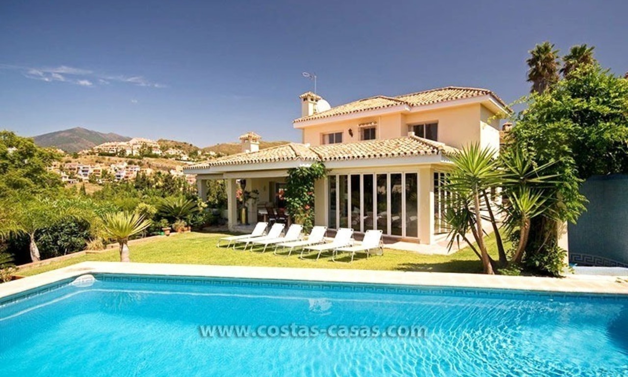 Koopje! Villa te koop nabij golfbanen in Nueva Andalucía, Marbella 0