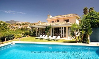 Koopje! Villa te koop nabij golfbanen in Nueva Andalucía, Marbella 0