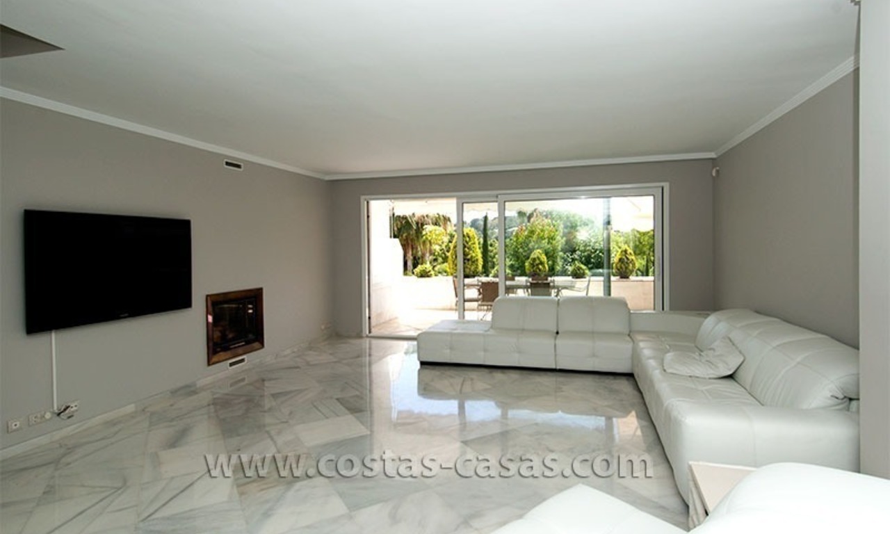 Te koop: Buitengewoon groot, riant en modern golfappartement in chique wooncomplex te Marbella 11