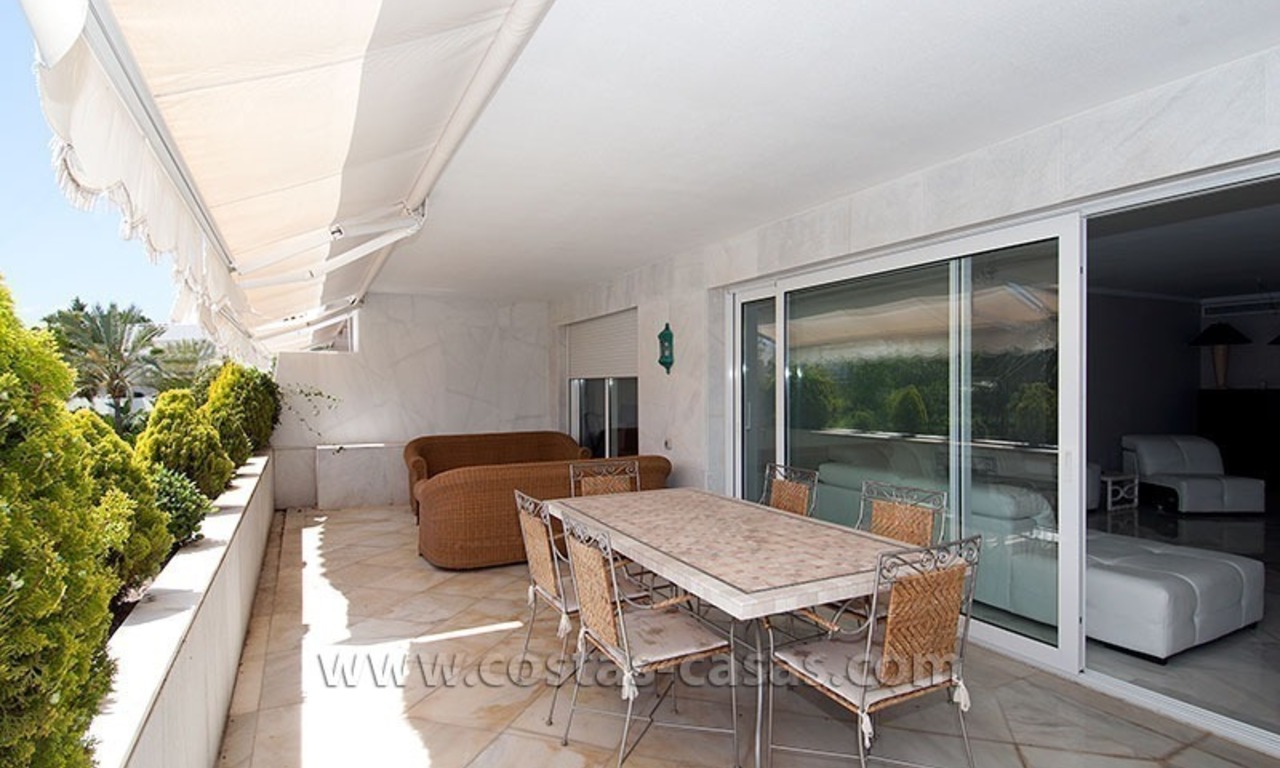 Te koop: Buitengewoon groot, riant en modern golfappartement in chique wooncomplex te Marbella 8