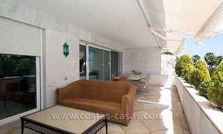 Te koop: Buitengewoon groot, riant en modern golfappartement in chique wooncomplex te Marbella 9