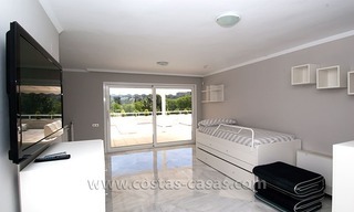 Te koop: Buitengewoon groot, riant en modern golfappartement in chique wooncomplex te Marbella 20