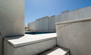 Te koop: Buitengewoon groot, riant en modern golfappartement in chique wooncomplex te Marbella 3