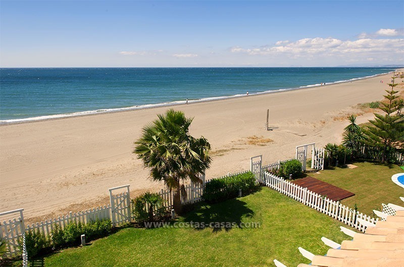 Eerstelijn strand huis te huur voor vakantie tussen Marbella en Estepona, Costa del Sol, Spanje