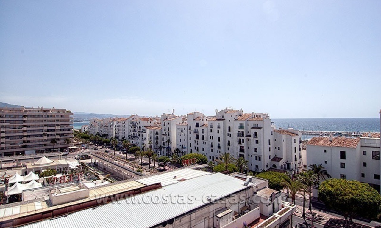 Te koop: penthouse in het hart van Puerto Banús, Marbella 26