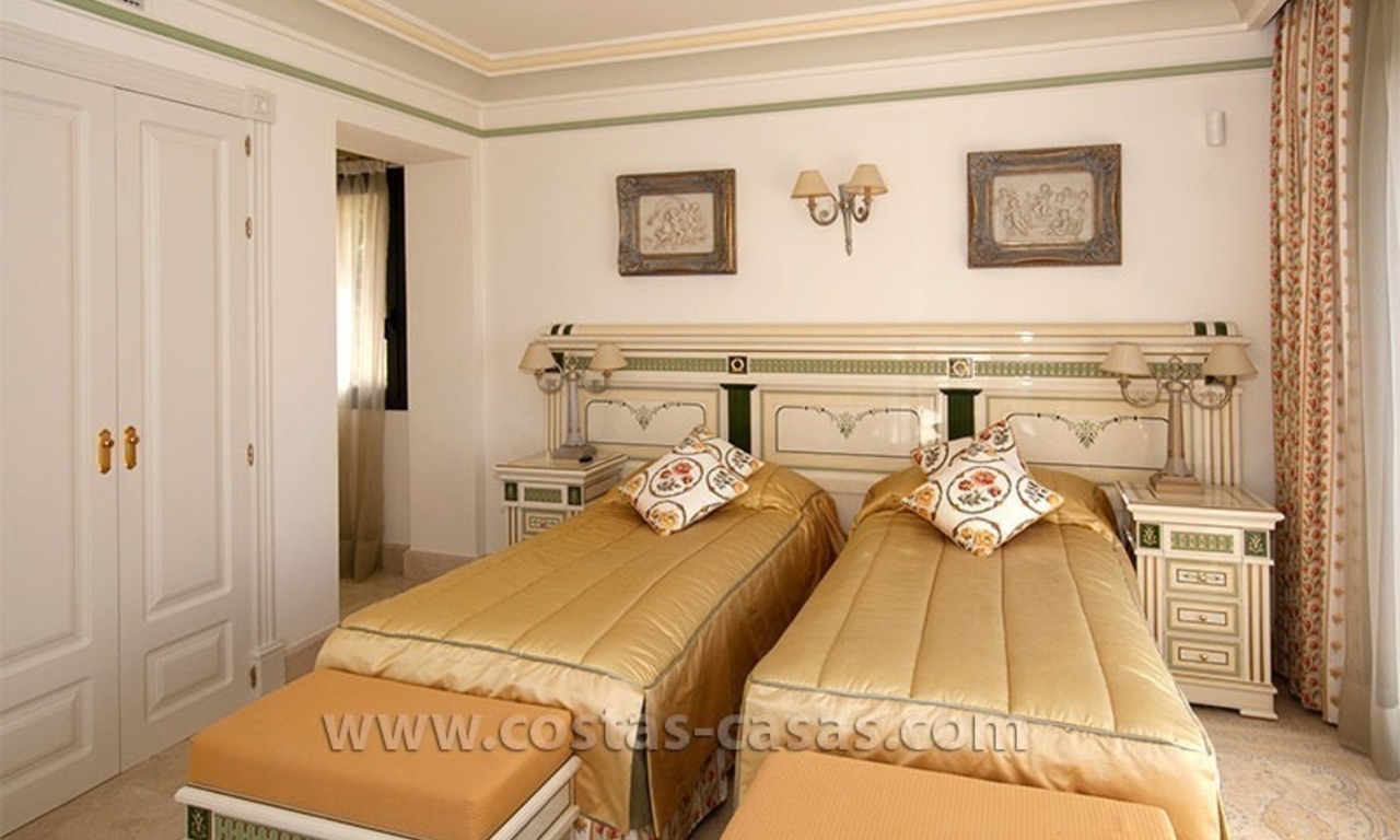 Te koop: Luxueuze Villa in Mediterrane Stijl op de Golden Mile in Marbella 38