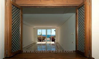 Te koop: Zeer ruim eerstelijns strand penthouse in Puerto Banús, Marbella 6