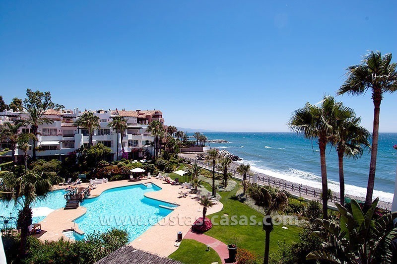 Te koop: Zeer ruim eerstelijns strand penthouse in Puerto Banús, Marbella