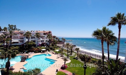 Te koop: Zeer ruim eerstelijns strand penthouse in Puerto Banús, Marbella 