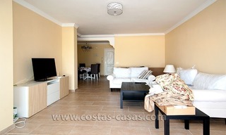 Te koop: Perfect gelegen penthouse appartement nabij Puerto Banús, Marbella 6