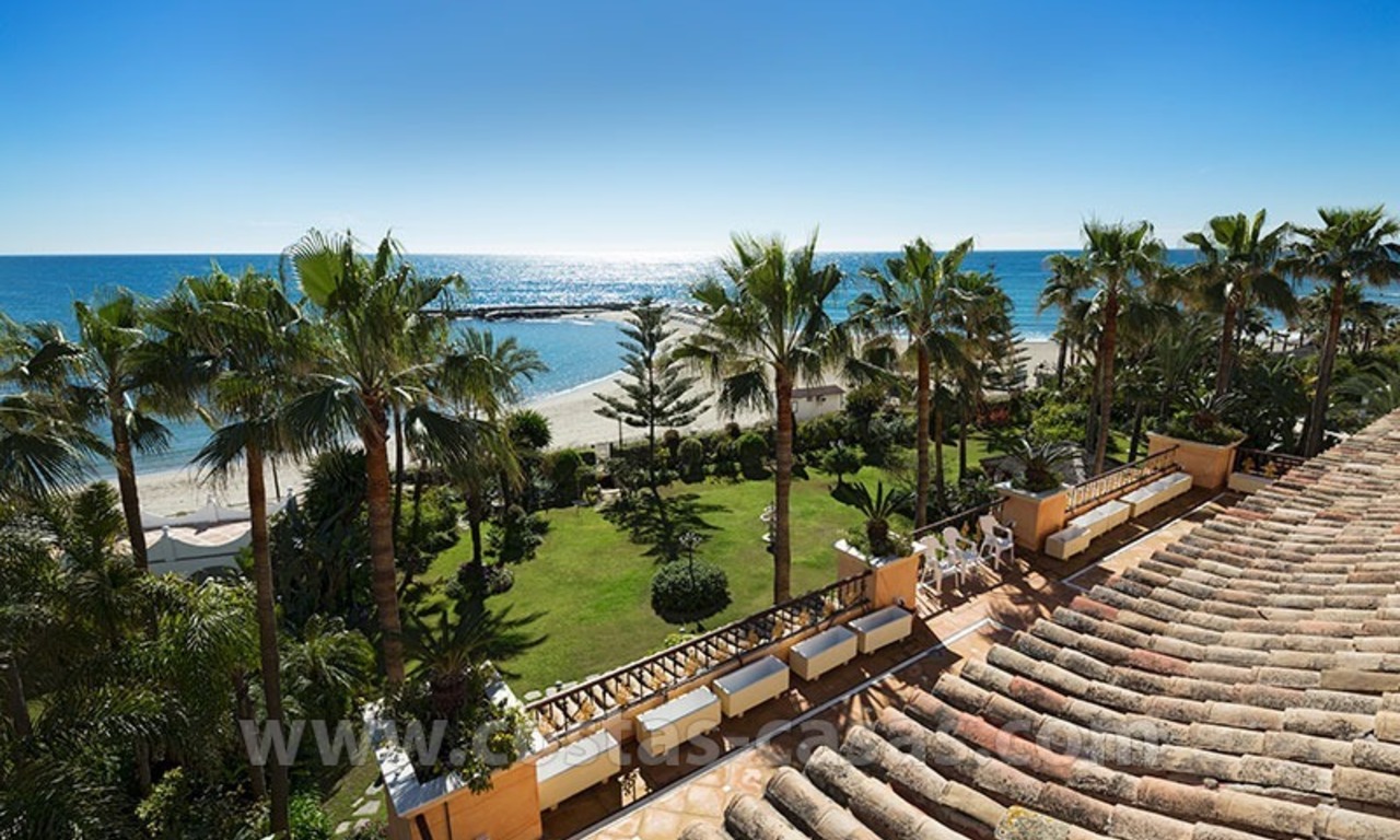 Exclusief beachfront penthouse te koop in Puerto Banus, Marbella 0