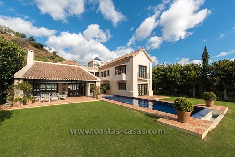 Te koop: Luxueuze villa nabij golfbanen te Benahavís – Marbella