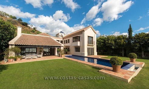 Te koop: Luxueuze villa nabij golfbanen te Benahavís – Marbella 