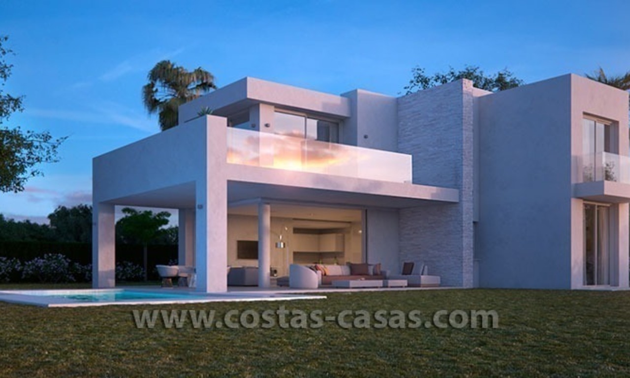 Nieuwe grote villa te koop aan de oostkant van Marbella 0
