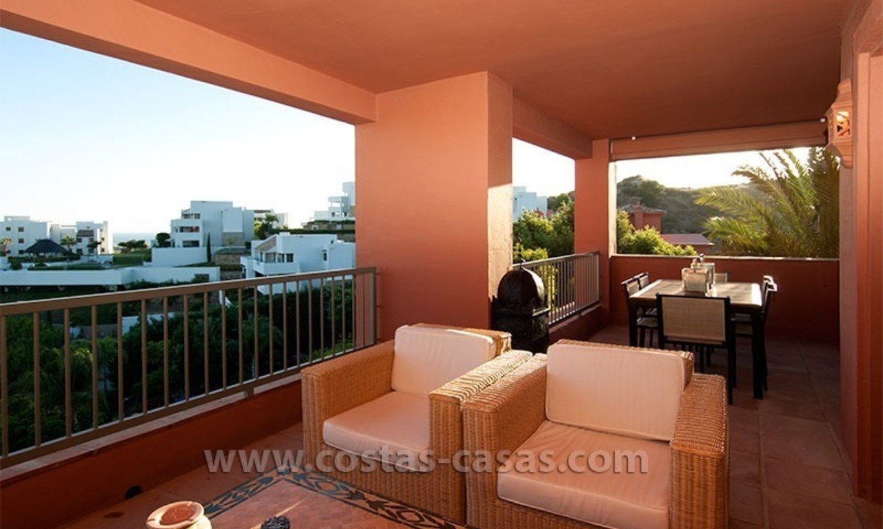 Te koop: Luxe appartement op een golfresort tussen Marbella, Benahavís en Estepona 2
