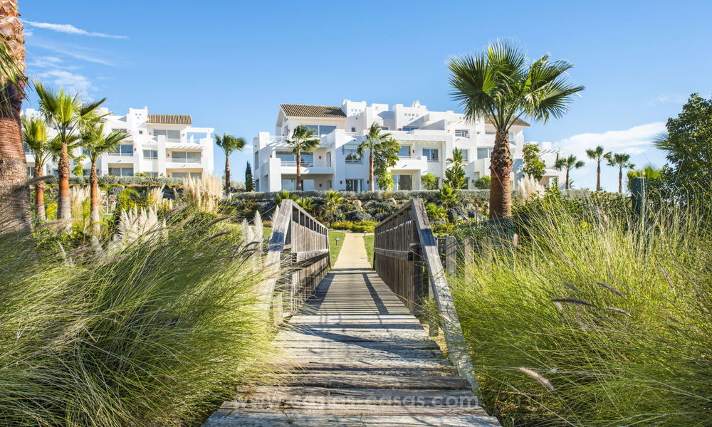 Moderne Mediterrane appartementen te koop met een eigen privé lagune aan de Costa del Sol 20064