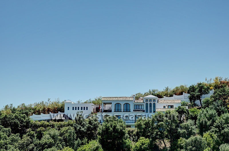 Te koop: Ruime klassieke villa op country club in Benahavís – Marbella