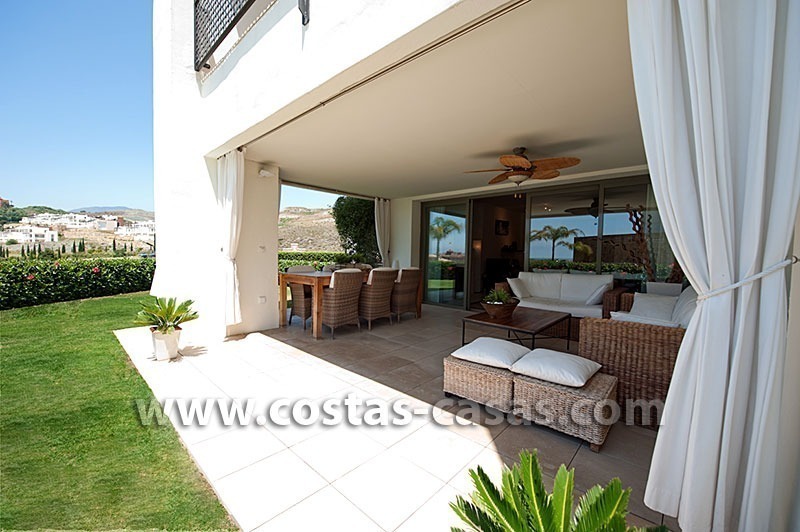 Te koop: Luxe, modern eerstelijns golfappartement te koop op een 5-sterren golfresort in de driehoek Marbella – Benahavís – Estepona