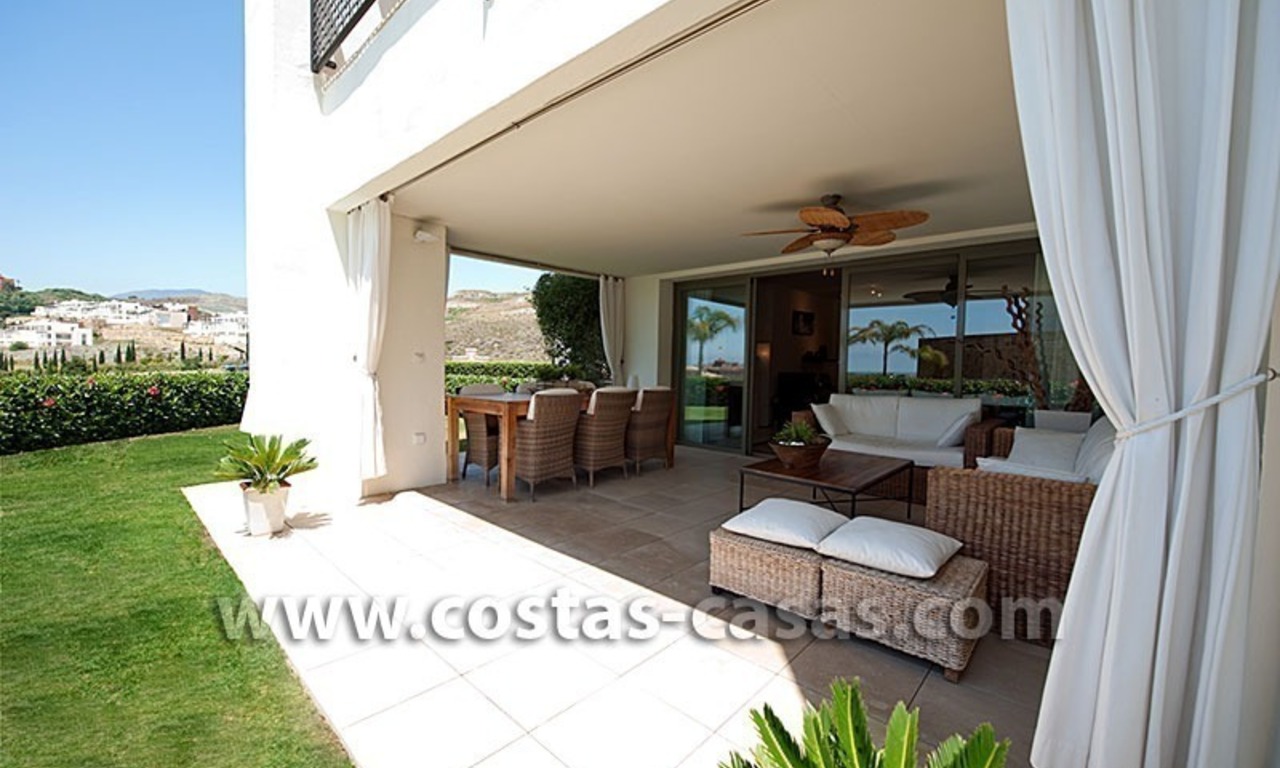 Te koop: Luxe, modern eerstelijns golfappartement te koop op een 5-sterren golfresort in de driehoek Marbella – Benahavís – Estepona 0