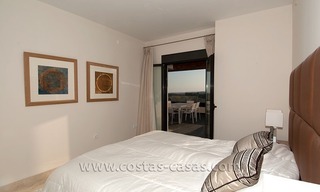 Te huur voor vakantie: Nagelnieuw modern luxe appartement met fantastisch zeezicht op golfresort tussen Marbella en Estepona 17