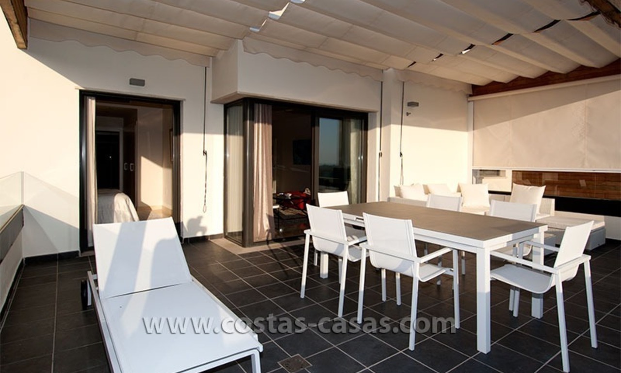 Te huur voor vakantie: Nagelnieuw modern luxe appartement met fantastisch zeezicht op golfresort tussen Marbella en Estepona 7