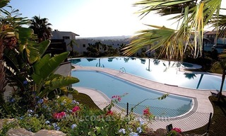 Te huur voor vakantie: Nagelnieuw modern luxe appartement met fantastisch zeezicht op golfresort tussen Marbella en Estepona 23