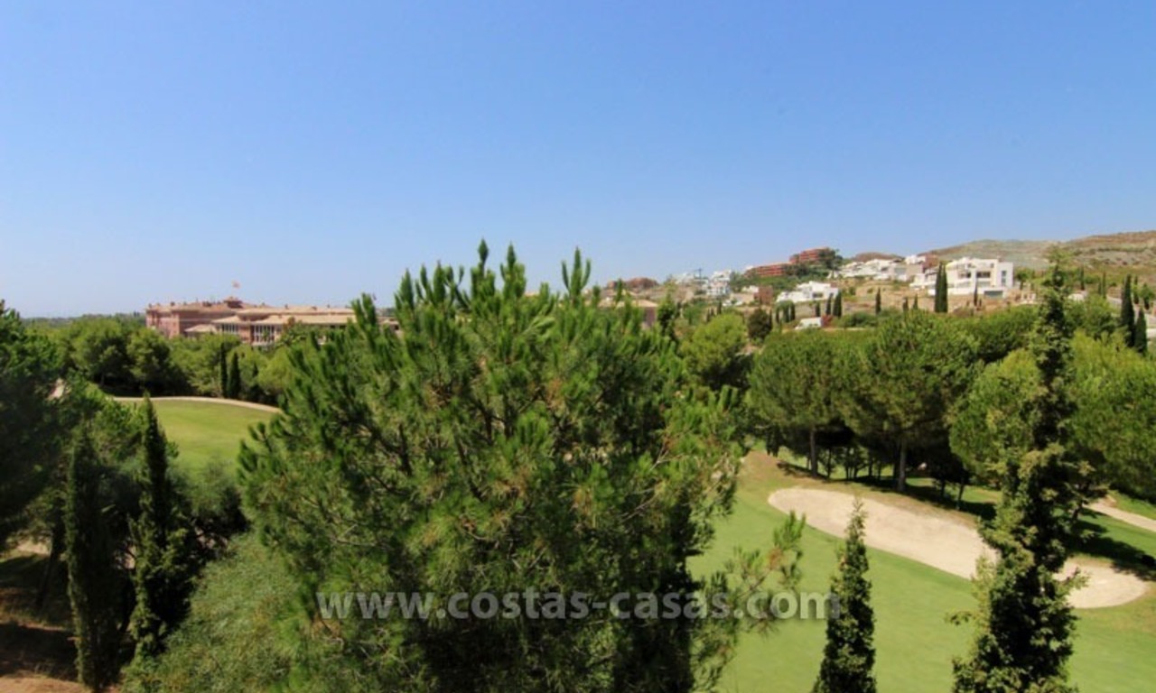Te koop: Ruim 2-slaapkamer appartement op golfclub in Benahavís – Marbella 1